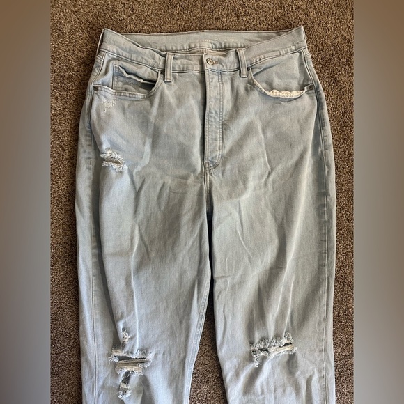 Women’s Old Navy extra high-rise curvy straight Distressed Light Blue Jeans - Picture 3 of 7